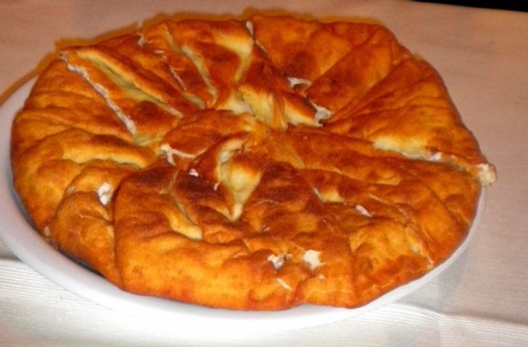 Δείτε την πανεύκολη συνταγή για τυρόψωμα Εύβοιας