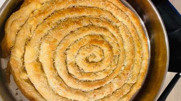 Στριφοτυρόπιτα Κοζάνης: Δοκιμάστε την πεντανόστιμη συνταγή