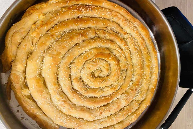 Στριφοτυρόπιτα Κοζάνης: Δοκιμάστε την πεντανόστιμη συνταγή