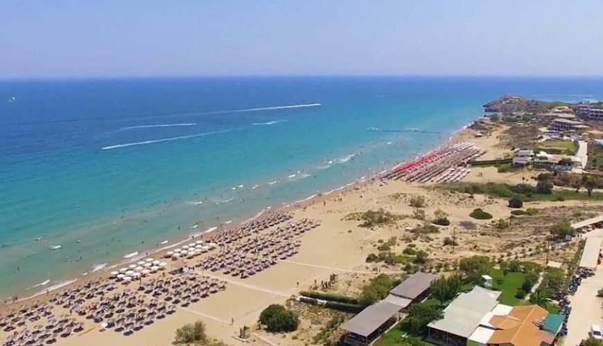 Η παραλία με σχήμα μπανάνας στη Ζάκυνθο