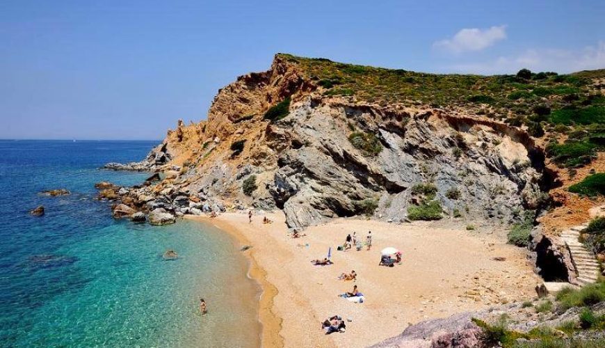 ΚΑΠΕ Σουνίου: Η μαγευτική παραλία μια ανάσα από την Αθήνα