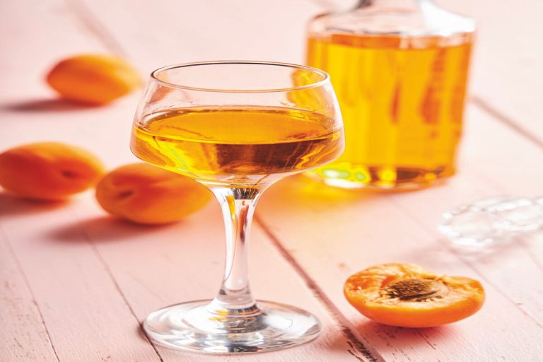 Λικέρ βερίκοκο: Το αρωματικό ποτό της Εύβοιας