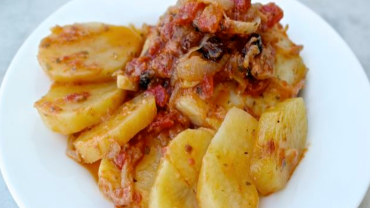 Μπακαλιάρος πλακί: Δείτε την πεντανόστιμη συνταγή της Εύβοιας