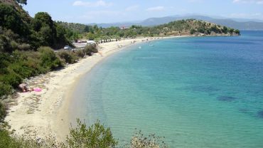 Νέος Πύργος: Η παραλία στην Εύβοια που πρέπει να επισκεφθείτε