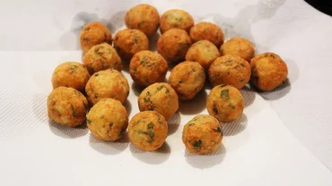 Πατατοκεφτέδες Νάξου: Δείτε πώς φτιάχνονται