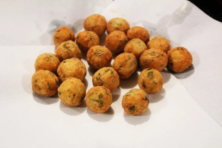 Πατατοκεφτέδες Νάξου: Δείτε πώς φτιάχνονται