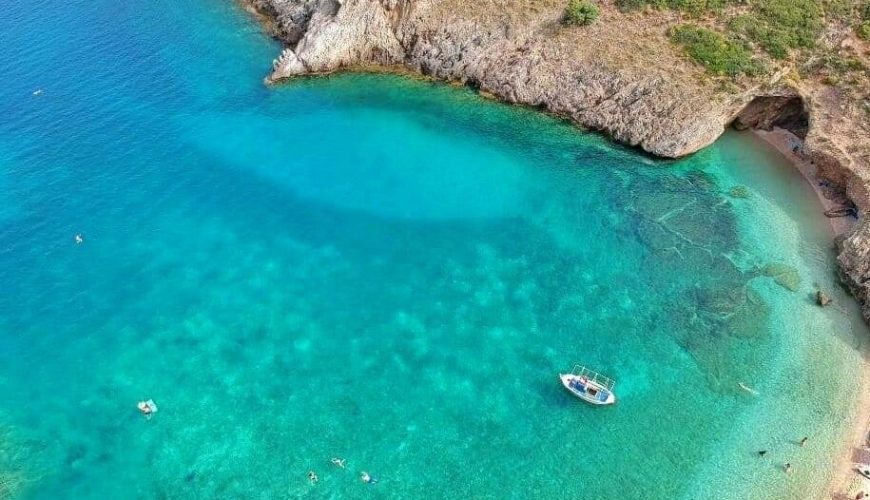 Αρμυρίχι Εύβοιας: Δείτε τον μαγευτικό καταγάλανο κόλπο
