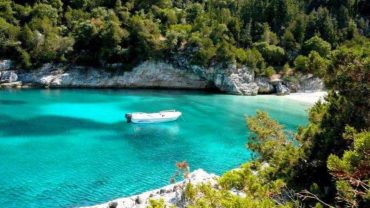 Παραλία Δαφνούδι: Το μονοπάτι της περιπέτειας!