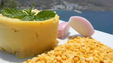 Δείτε πώς φτιάχνουν φάβα στην Αμοργό