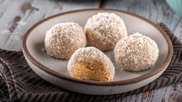 Δείτε την συνταγή για γλυκό καρυδάκι από την Κύθνο