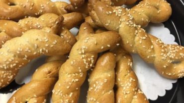 Συνταγή για πεντανόστιμα λαδοκούλουρα Λακωνίας