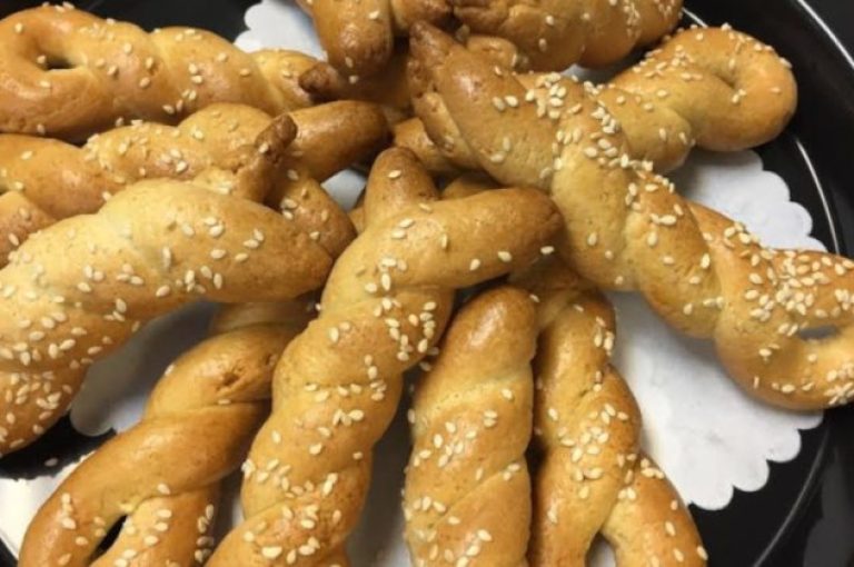 Συνταγή για πεντανόστιμα λαδοκούλουρα Λακωνίας