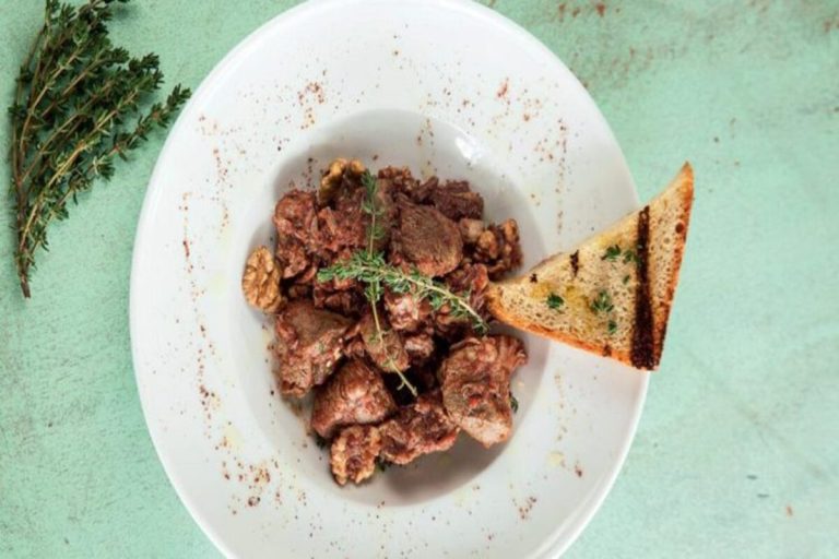 Μοσχάρι λαγωτό: Η πεντανόστιμη συνταγή των Κυθήρων!