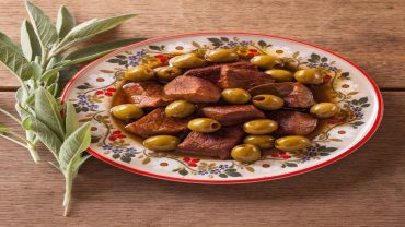 Μοσχάρι με πράσινες ελιές: Δοκιμάστε την υγιεινή συνταγή της Εύβοιας!