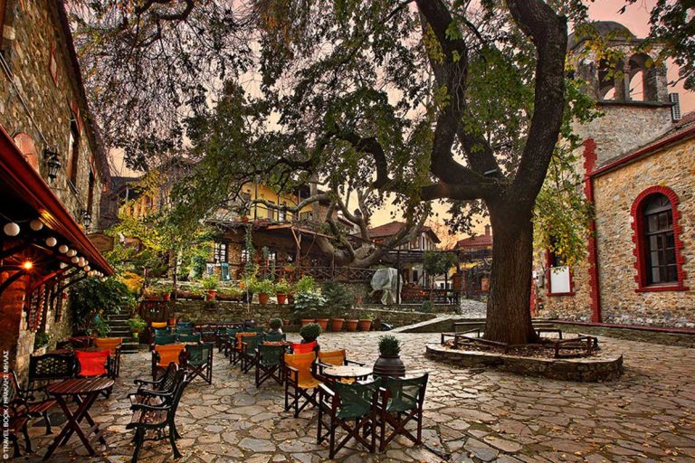 Παλαιός Παντελεήμονας: Δείτε το μαγευτικό γραφικό χωριό