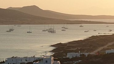 Ψαραλυκή: Η δημοφιλέστερη παραλία στην Αντίπαρο