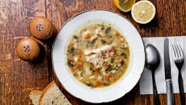 Δείτε πώς φτιάχνεται η ψαρόσουπα στην Κύμη!