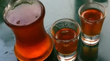 Πώς φτιάχνεται το ρακόμελο Κρήτης- Δείτε εδώ την συνταγή