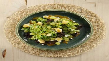 Σαλάτα με σταφύλι και μαστέλο Χίου: Απολαύστε τη δροσερή συνταγή