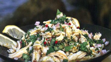 Σαλατούρι: Η δροσερή ψαροσαλάτα της Πάρου!