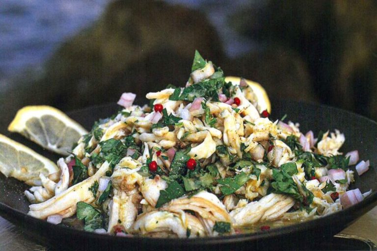 Σαλατούρι: Η δροσερή ψαροσαλάτα της Πάρου!