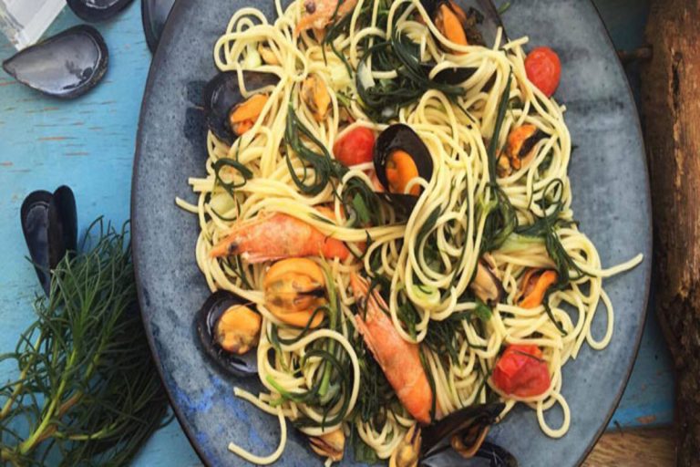 Σπαγγέτι με θαλασσινά από την Κύμη: Δοκιμάστε τη γευστική συνταγή
