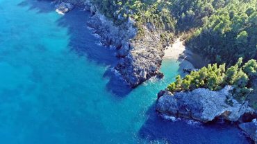 Βλαχιά Εύβοιας: Ποιες είναι οι κρυφές παραλίες της;