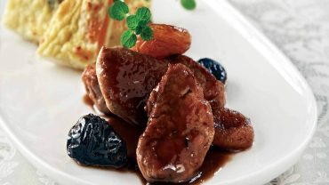 Χοιρινό με δαμάσκηνα Σκοπέλου: Δοκιμάστε τη γευστική συνταγή