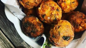 Χταποκεφτέδες: Δείτε την πεντανόστιμη συνταγή από τη Θάσο