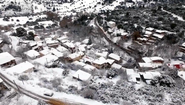 Σέτα: Το χωριό της Εύβοιας που κάθε χειμώνα «βουλιάζει» στο χιόνι