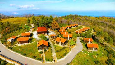 Παππάδες Εύβοιας: Το χωριό της Εύβοιας που «πνίγεται» το χειμώνα στα χιόνια (vid)