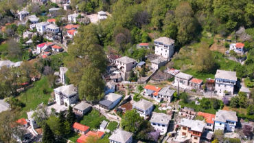 Βυζίτσα: Το υπέροχο χωριό με την ομορφότερη πλατεία (vid)