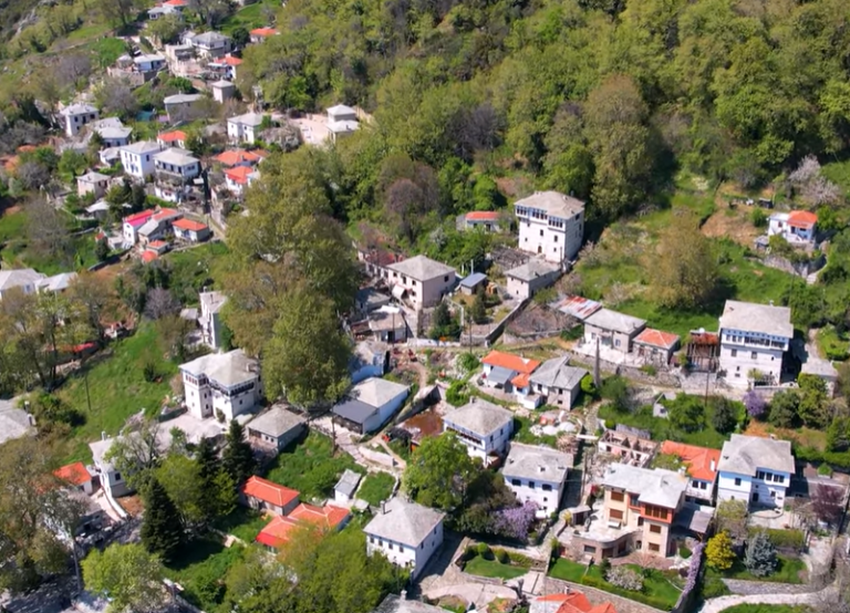 Βυζίτσα: Το υπέροχο χωριό με την ομορφότερη πλατεία (vid)