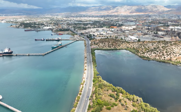 Λίμνη Κουμουνδούρου: Η λίμνη φάντασμα στην εθνική οδό που ελάχιστοι γνωρίζουν