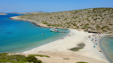 Κουνούπες: Η παραλία… μαργαριτάρι της Αστυπάλαιας με τα τιρκουάζ νερά (vid)