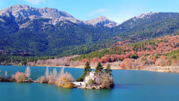 Ελλάδα! Ο πιο όμορφος προορισμός στον πλανήτη – 30 λίμνες που μένουν αξέχαστες